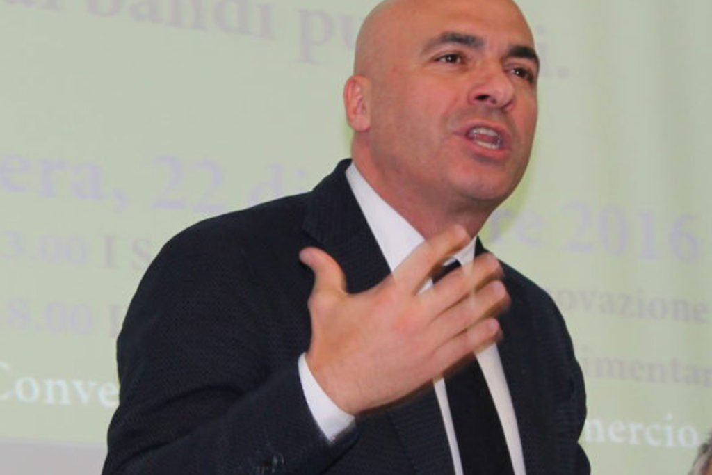 CARBURANTE-AGRICOLO_LUCA-BRAIA_WEB